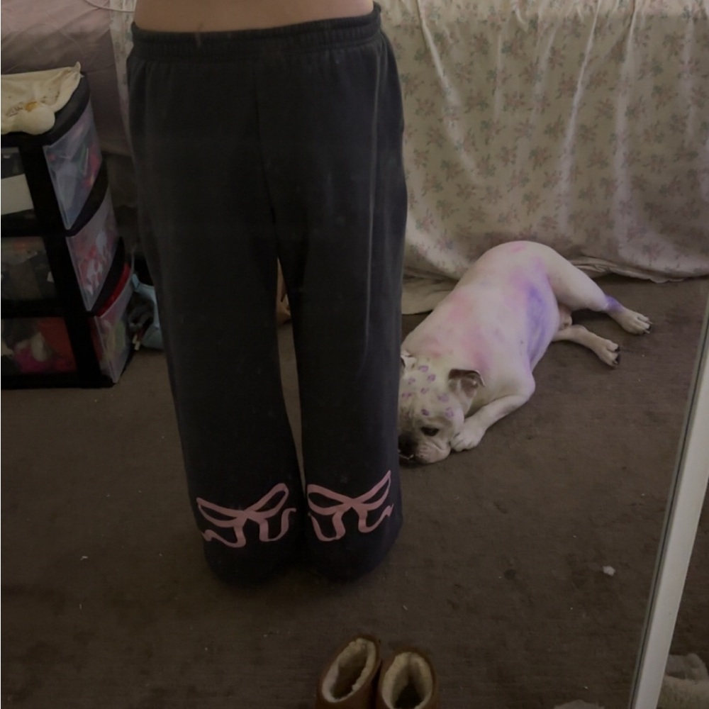 Edikted Gray Sweatpants With Pink Bows